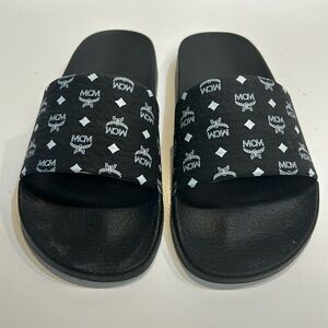MCM MONOGRAM PRINT RUBBER SLIDES